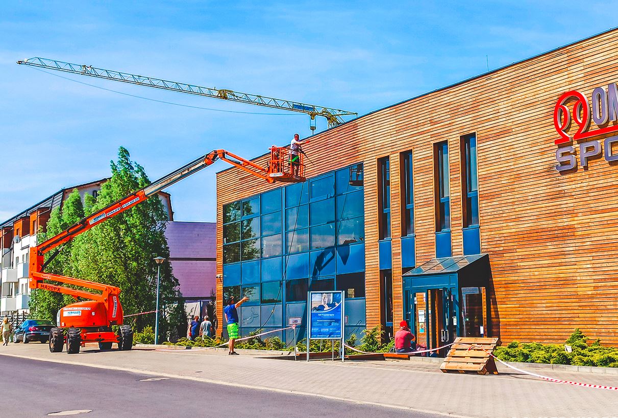 Wynajem podnośników teleskopowych – wszystko, co musisz wiedzieć